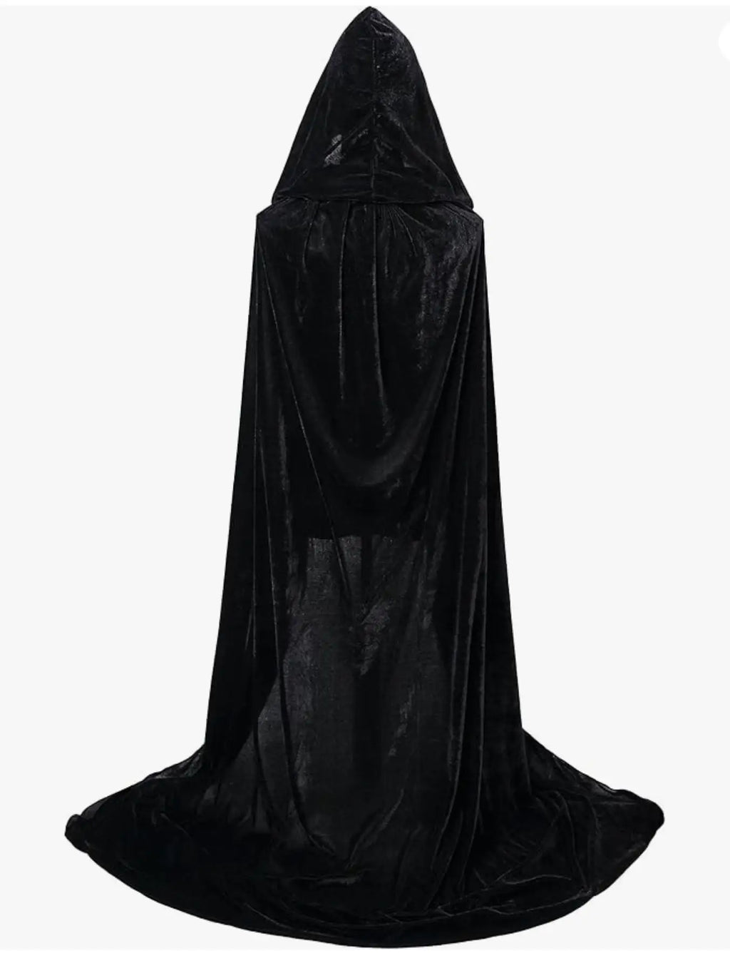 Cape en velours portée avec la capuche