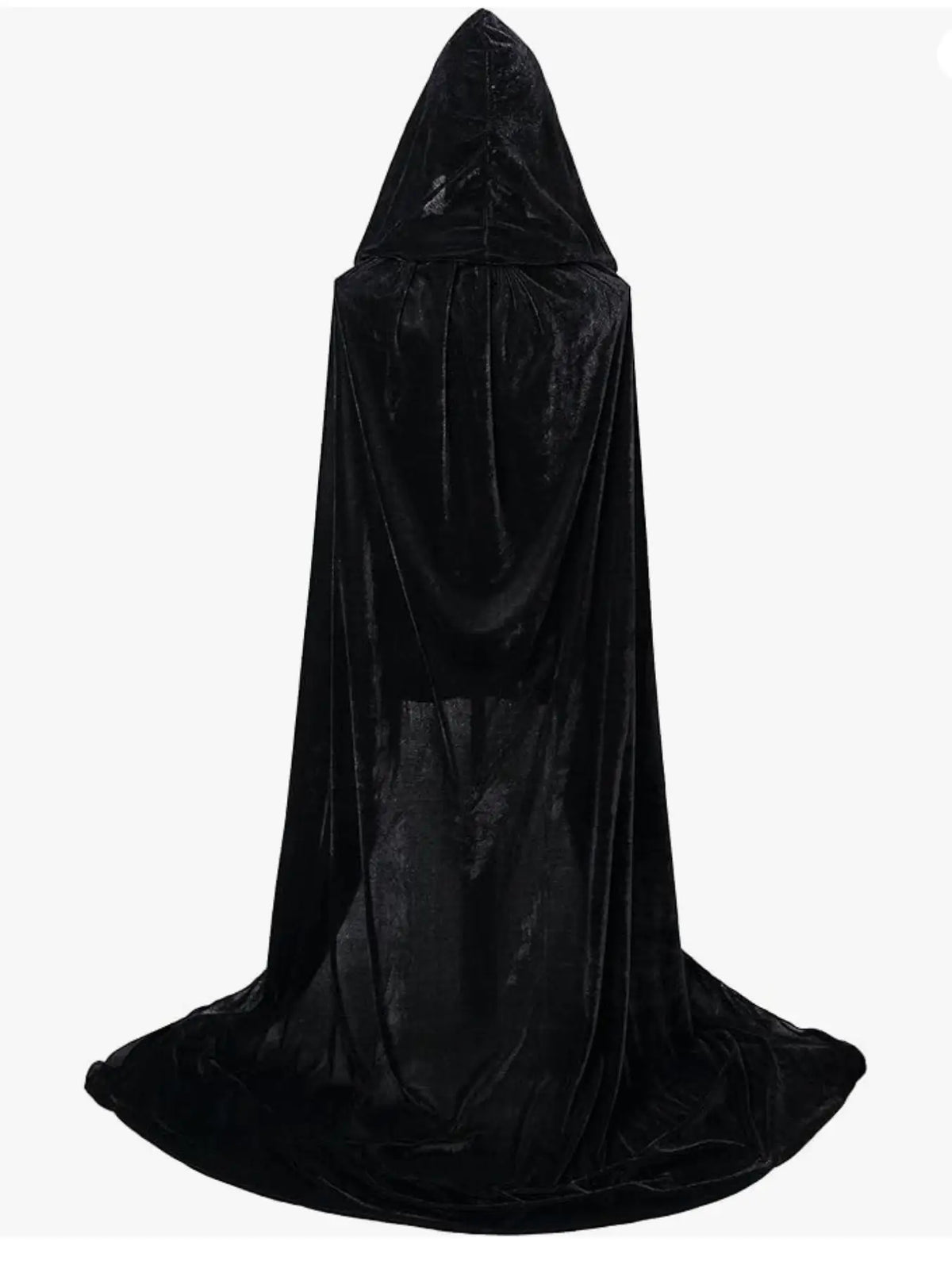 Cape en velours portée avec la capuche
