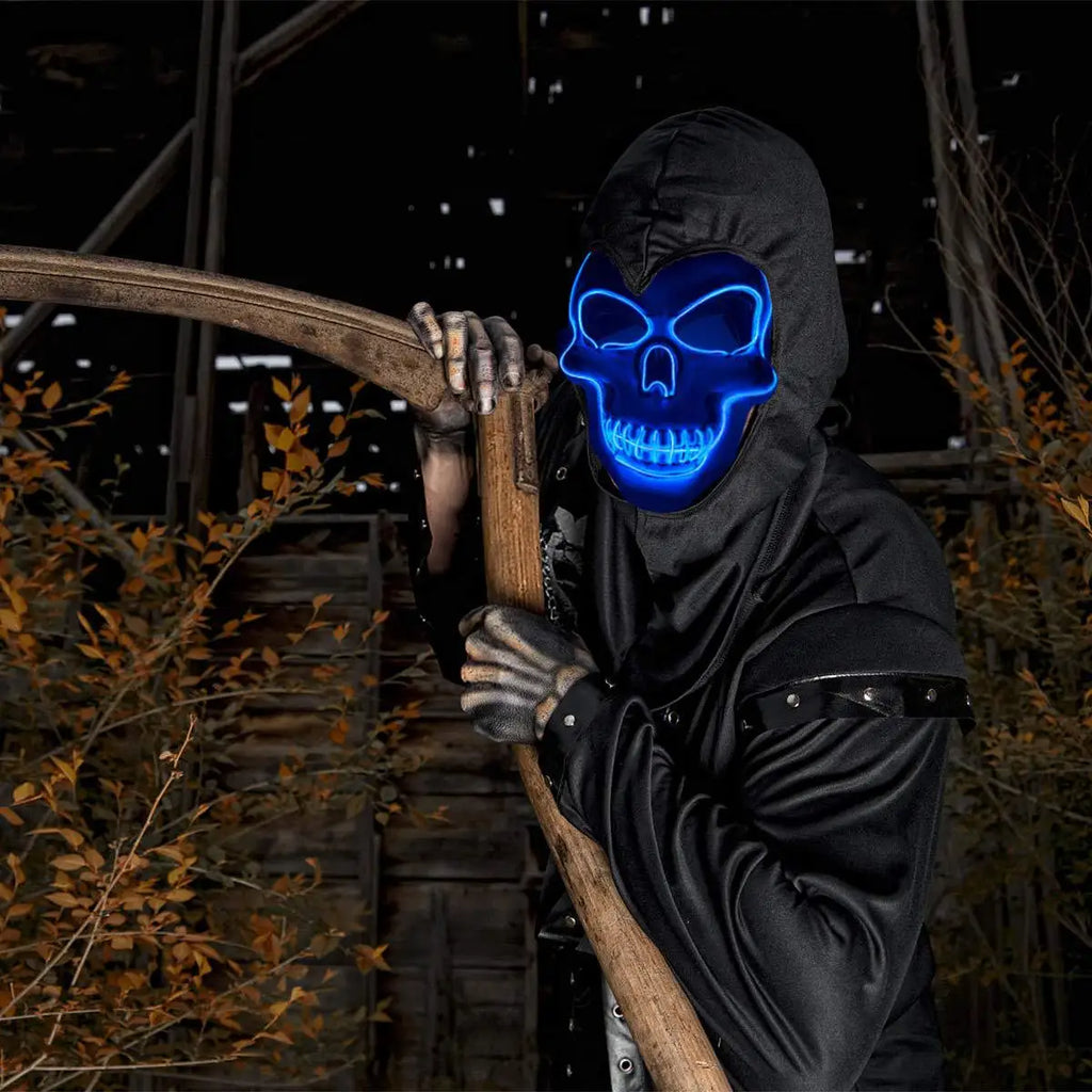 Masque crâne LED bleu dans la nuit