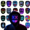 Masque LED à détection de gestes porté en soirée