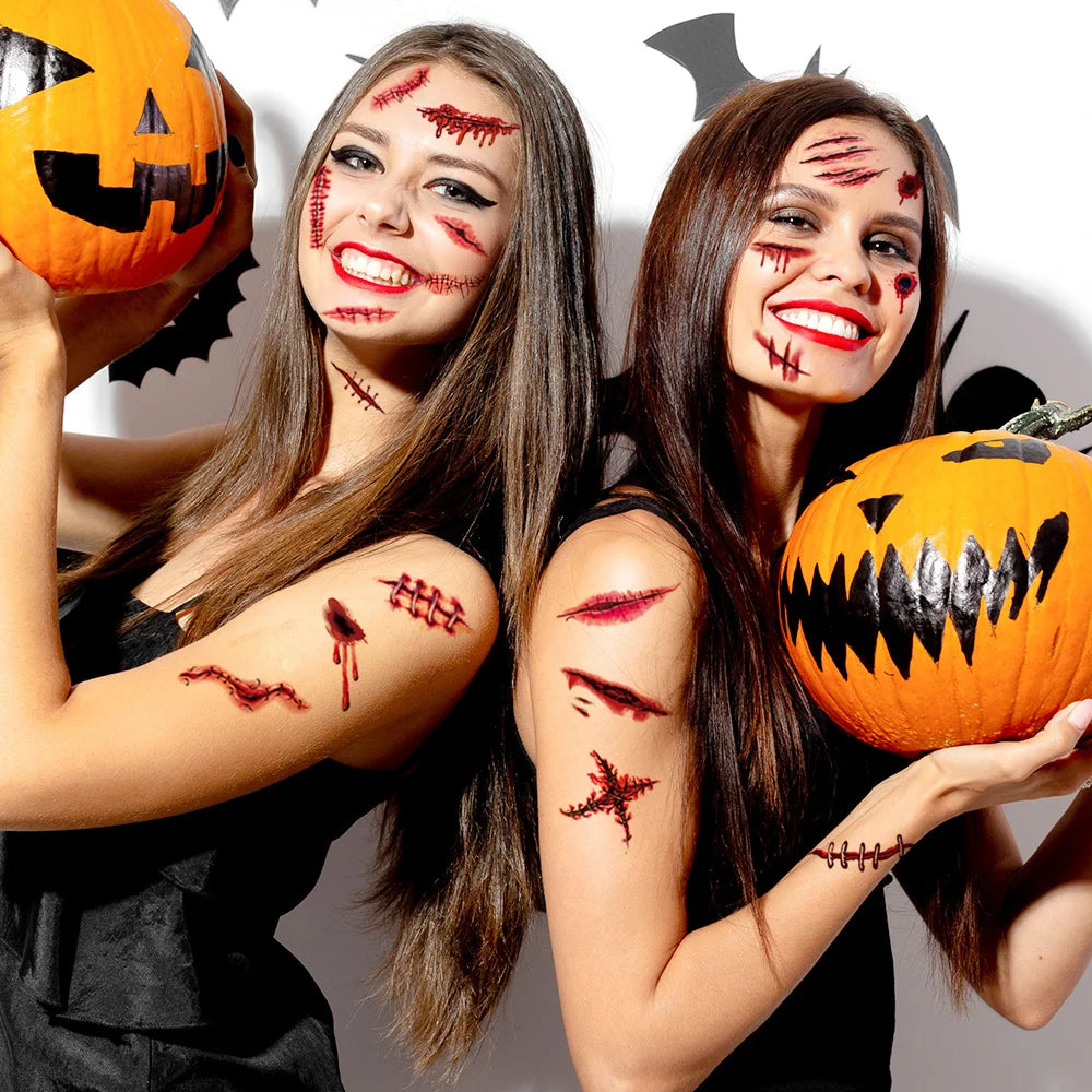 Amies maquillées avec des plaies 3D pour Halloween